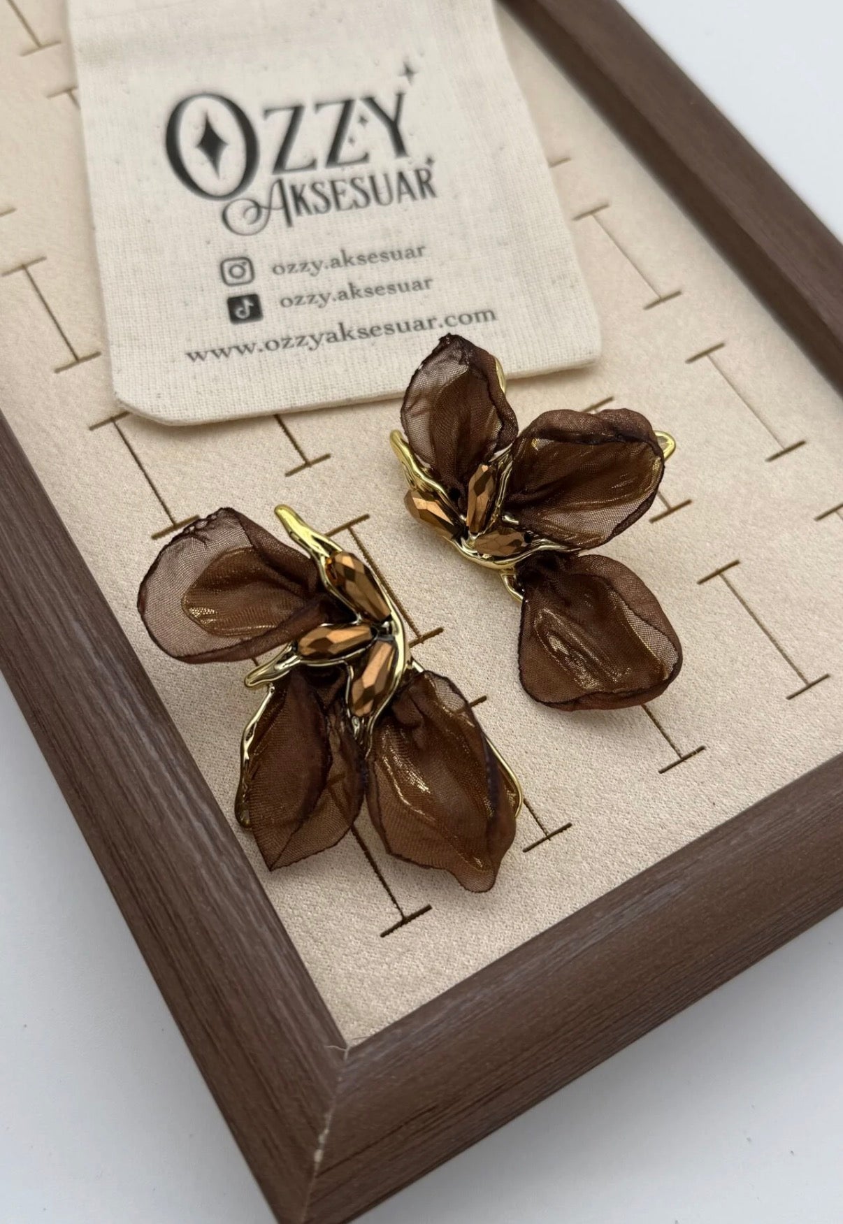 Kristal Detay Tüllü Çiçek Küpe Kahverengi