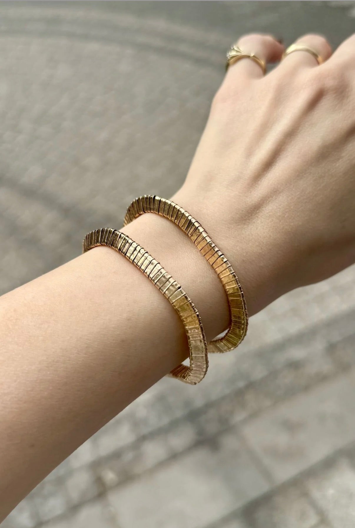 Marka Model Lastikli İkili Sıra Piramit Bileklik