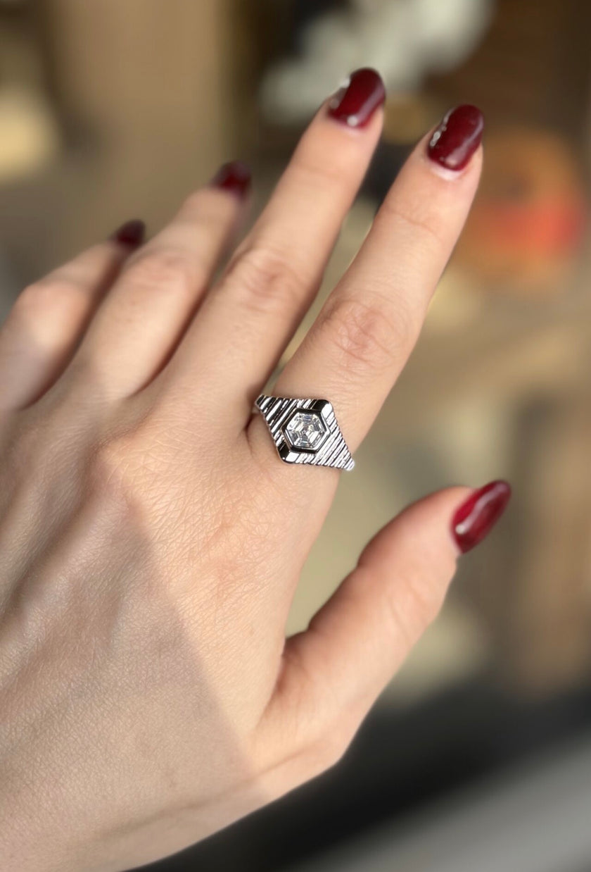 Altıgen Taşlı Ayarlanabilir Yüzük Gümüş Renk