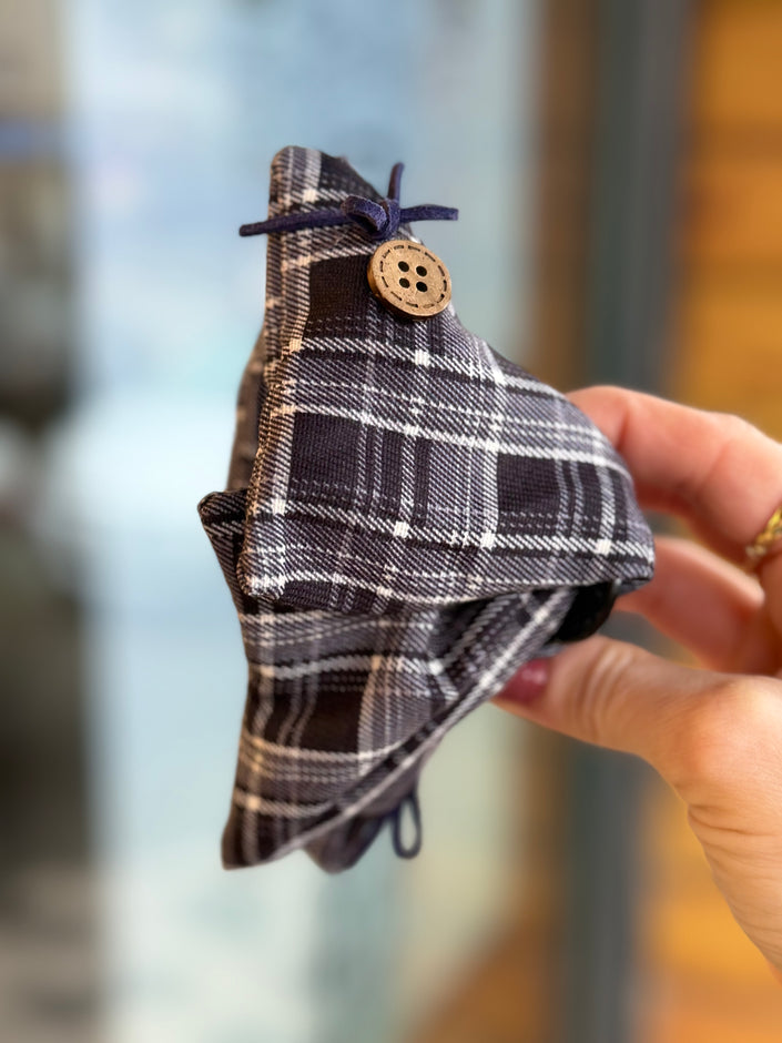 Düğme Detay Ekoseli Kumaş Üçgen Mandal Toka Siyah