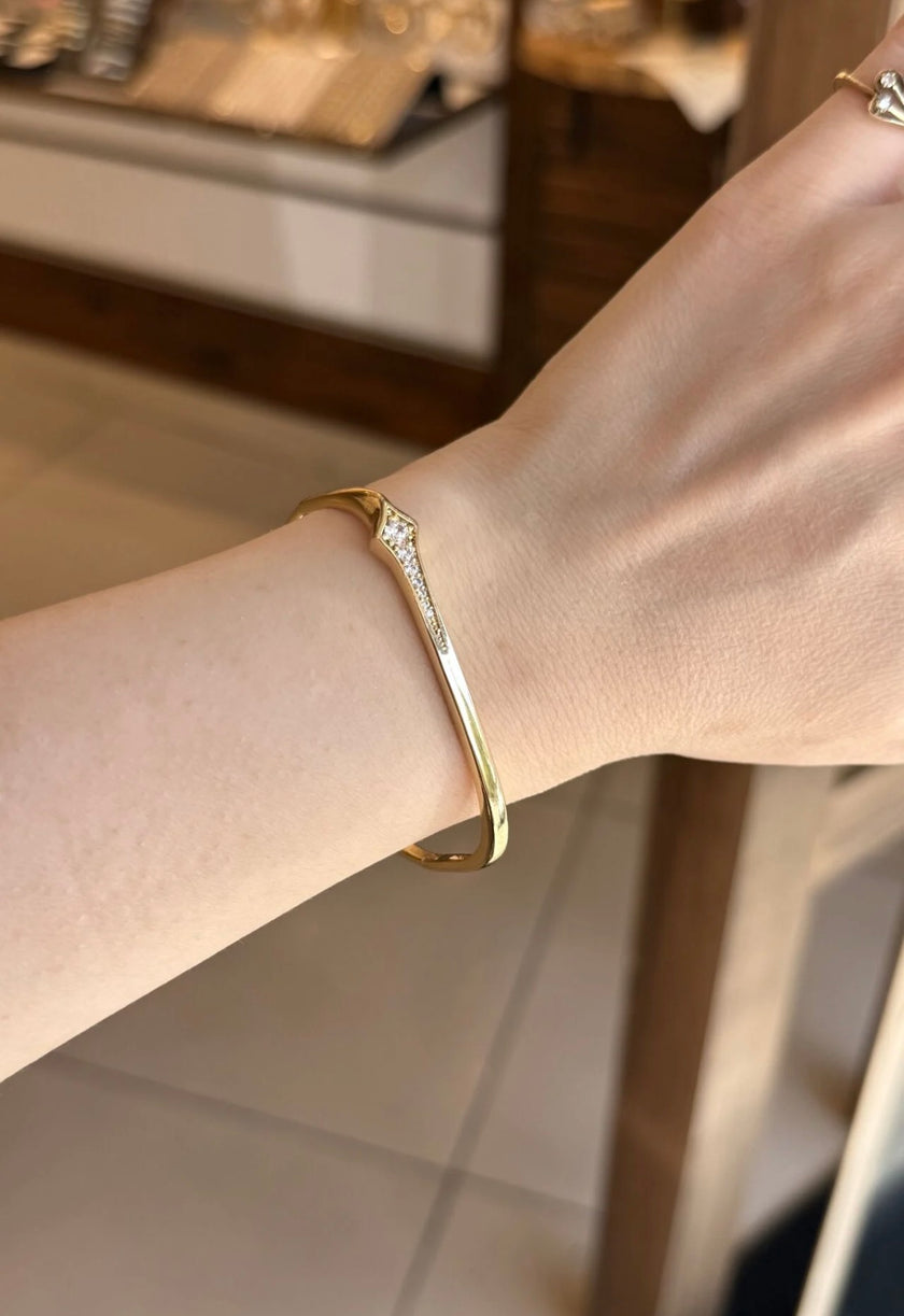 VIP Yuvarlak Zirkon Taş İşlemeli Yıldız Model Kelepçe Bileklik 14K 57 mm