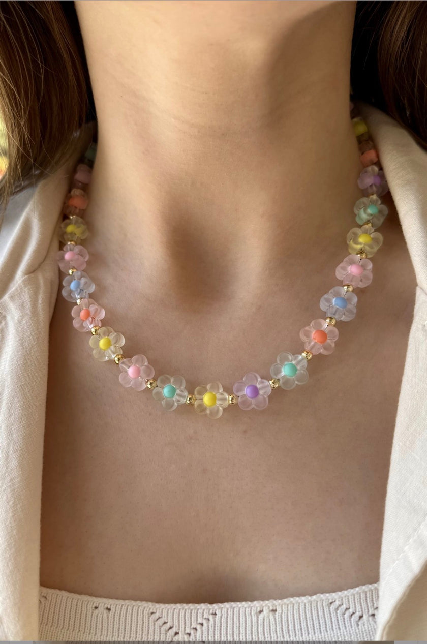 Ortası Renkli Şeffaf Çiçek Boncuk Kolye