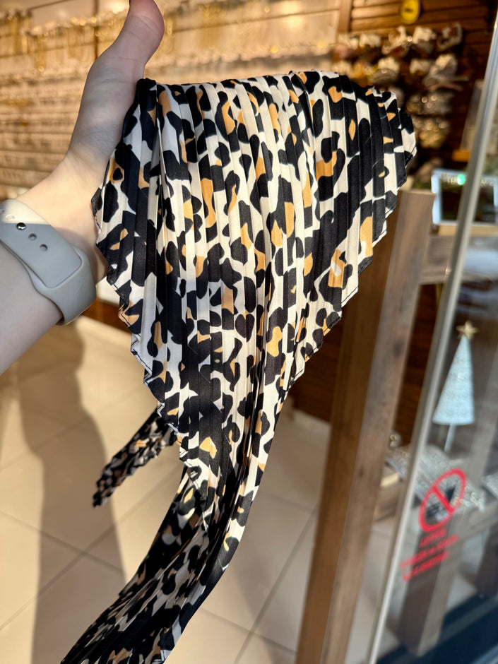 Piliseli Fular Toka Leopar Desen 55 x 55 cm