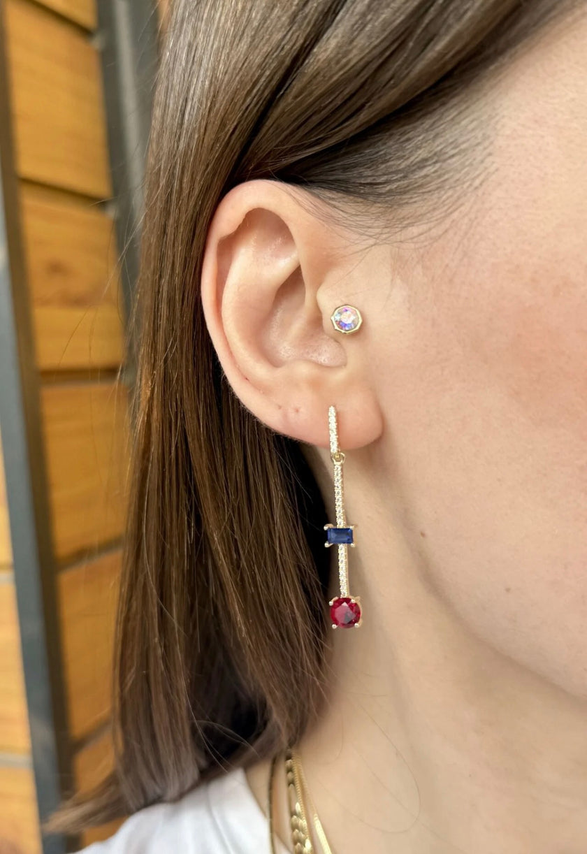 Geometrik Renkli ve Sıra Taş İşlemeli Sallantılı Küpe 14K