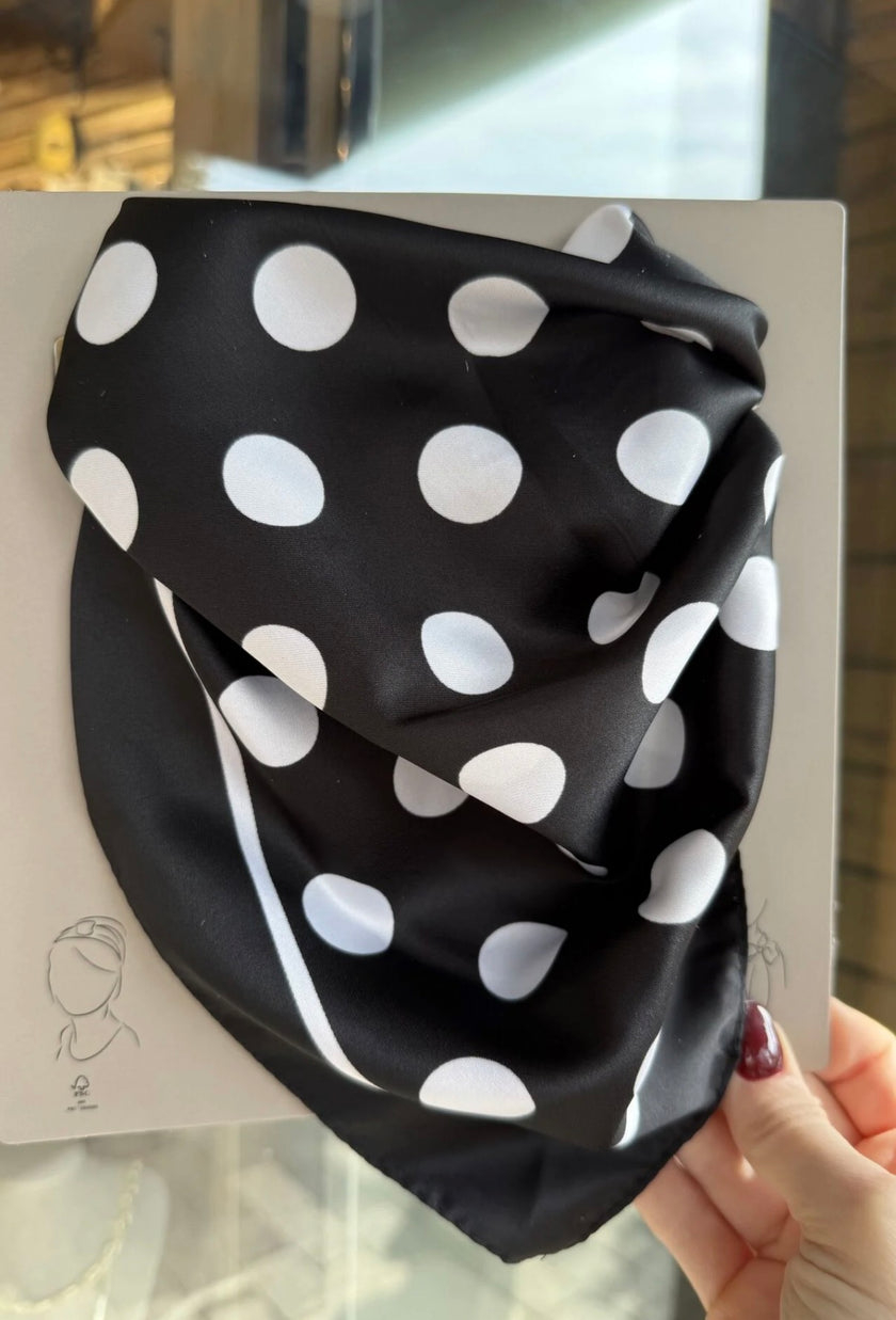 Puanlı Siyah Kare Fular