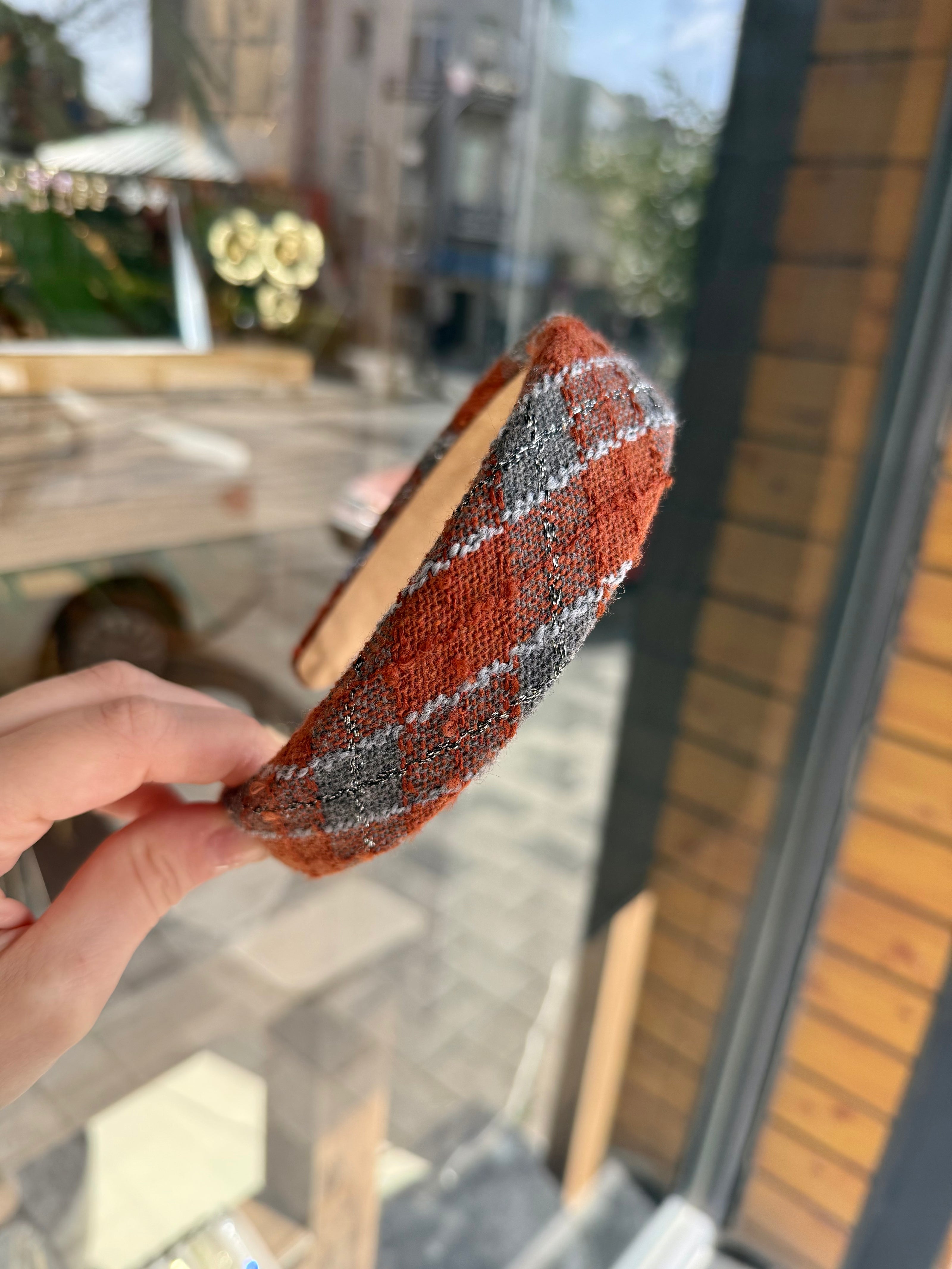 Vintage Dolgulu Tüvit Ekose Taç Toka Kiremit