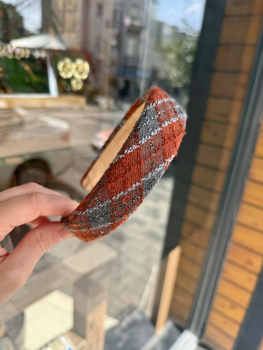 Vintage Dolgulu Tüvit Ekose Taç Toka Kiremit