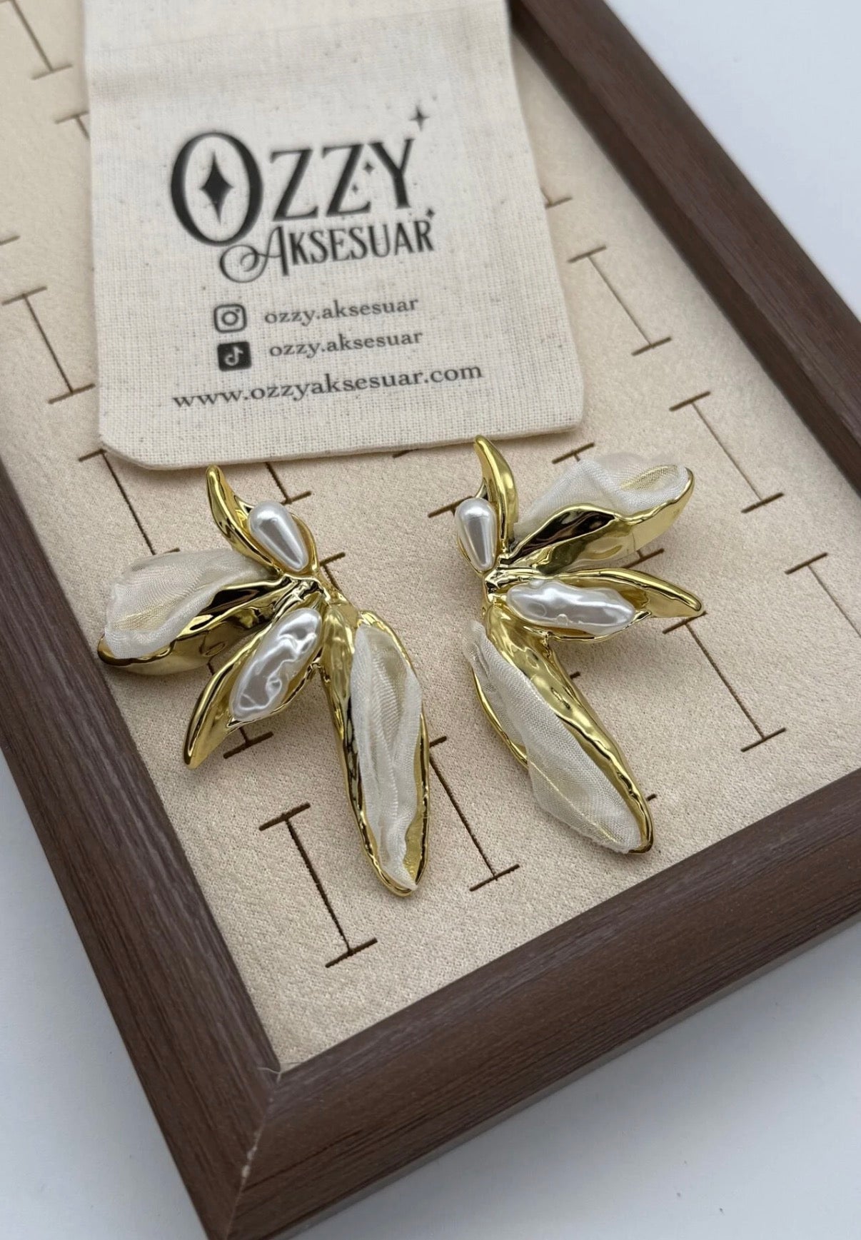 İnci Detay Tüllü Çiçek Küpe Beyaz