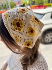 Ayçiçeği Desenli Örgü Üçgen Bandana Toka