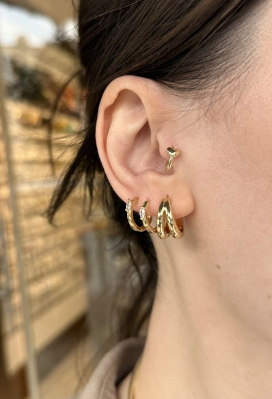 VIP Kalp Detaylı Minik Halka Küpe 14K