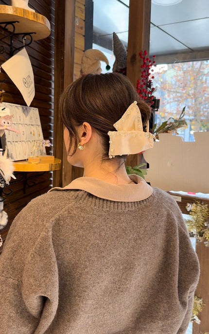 Zımbalı İnci İşlemeli Saten Mandal Toka Krem