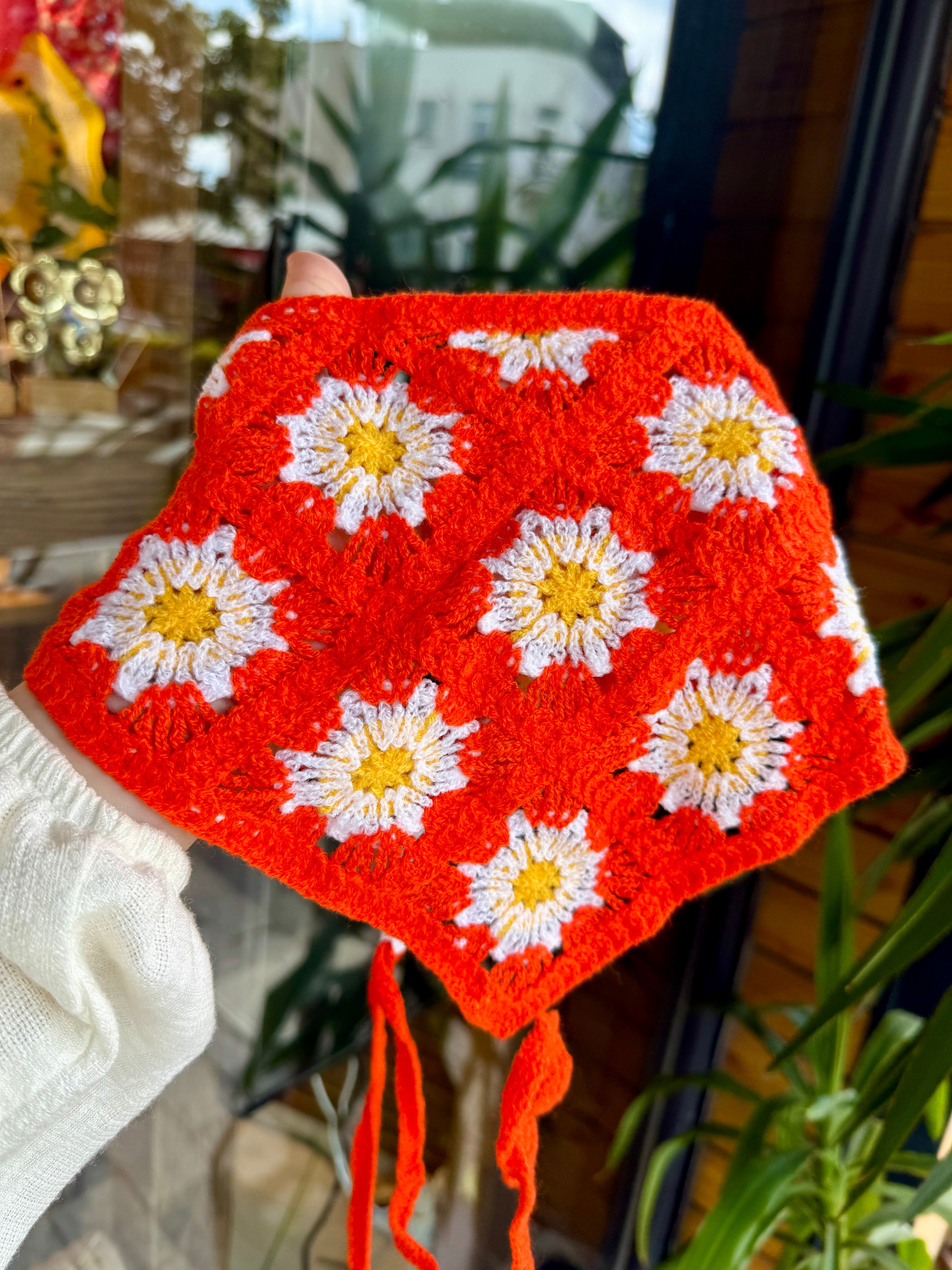 Papatya Desenli Turuncu Üçgen Örgü Bandana Toka