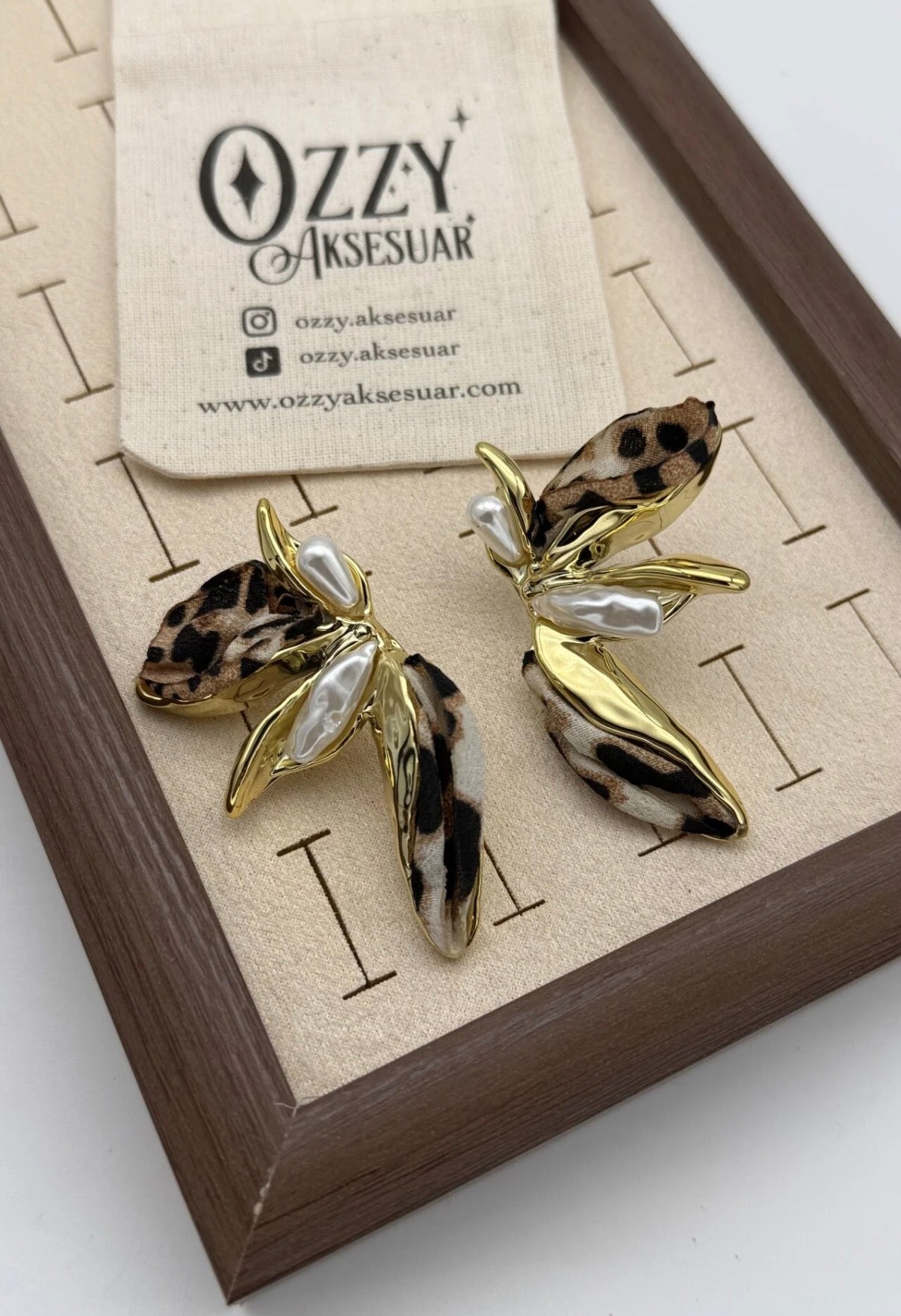 İnci Detay Tüllü Çiçek Küpe Leopar