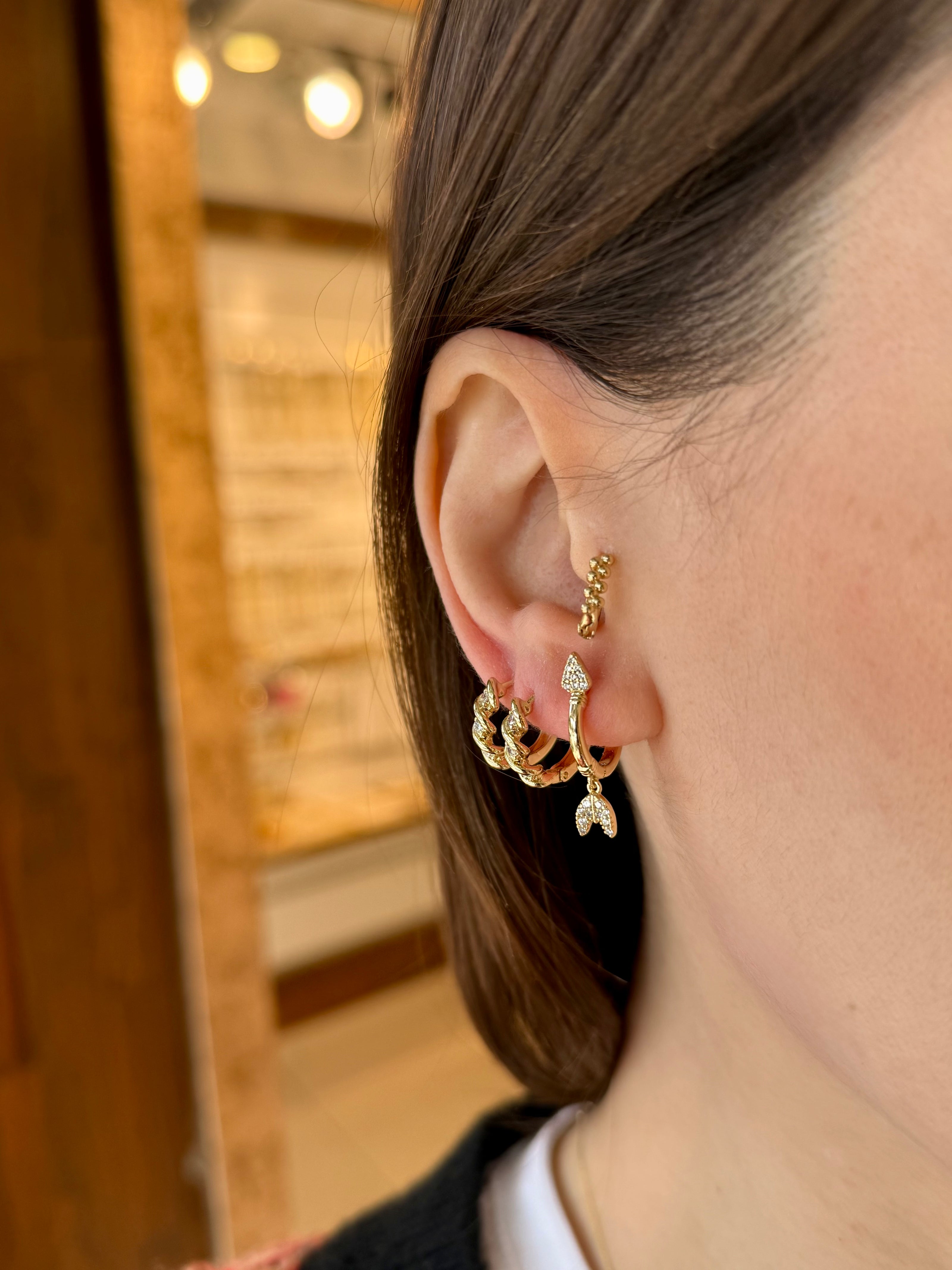 VIP Taşlı Sallantılı Ok Görünüm Halka Küpe