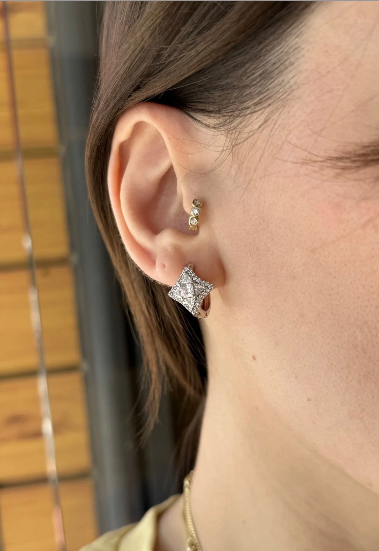 VIP Taş İşlemeli Yıldız Model Halka Küpe Gümüş Renk