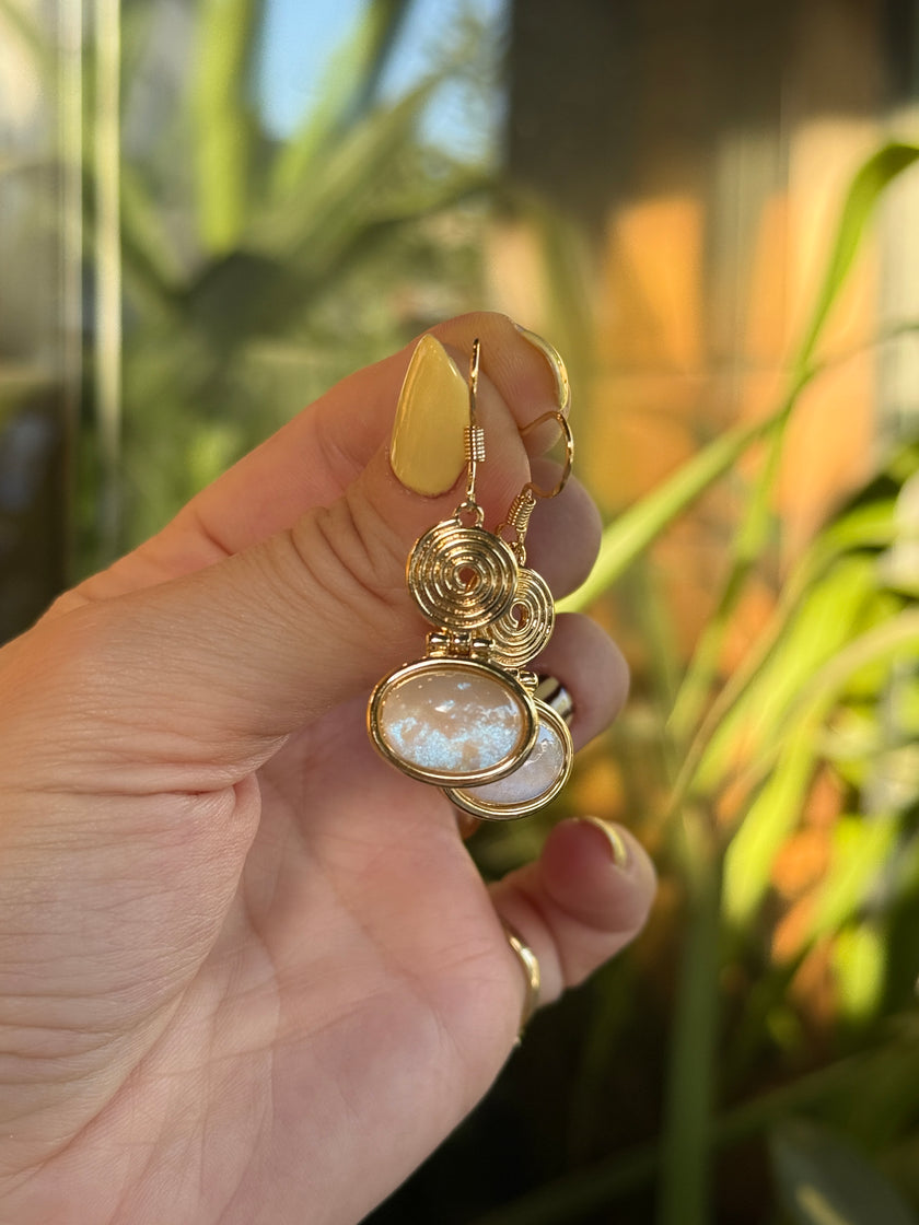 Sedefli Oval Uçlu Vintage Kanca Küpe