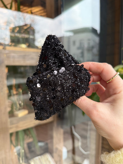 Siyah Pul İşlemeli Kumaş Üçgen Mandal Toka