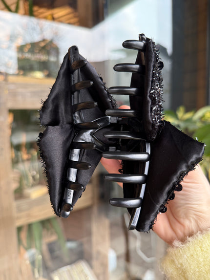 Siyah Pul İşlemeli Kumaş Üçgen Mandal Toka