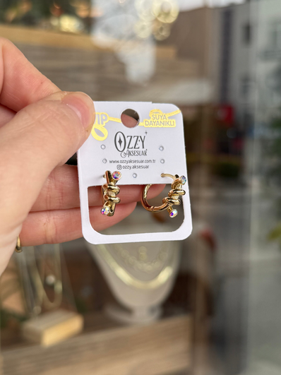 VIP Opal Renk Zirkon Taşlı Sarmal Model Halka Küpe