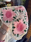 Çiçek Desenli Örgü Üçgen Bandana Toka Pembe Çiçekli