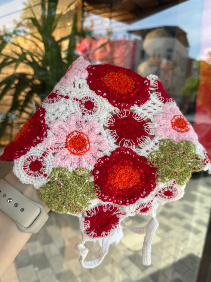 Renkli Çiçekli Örgü Bandana Toka Kırmızı