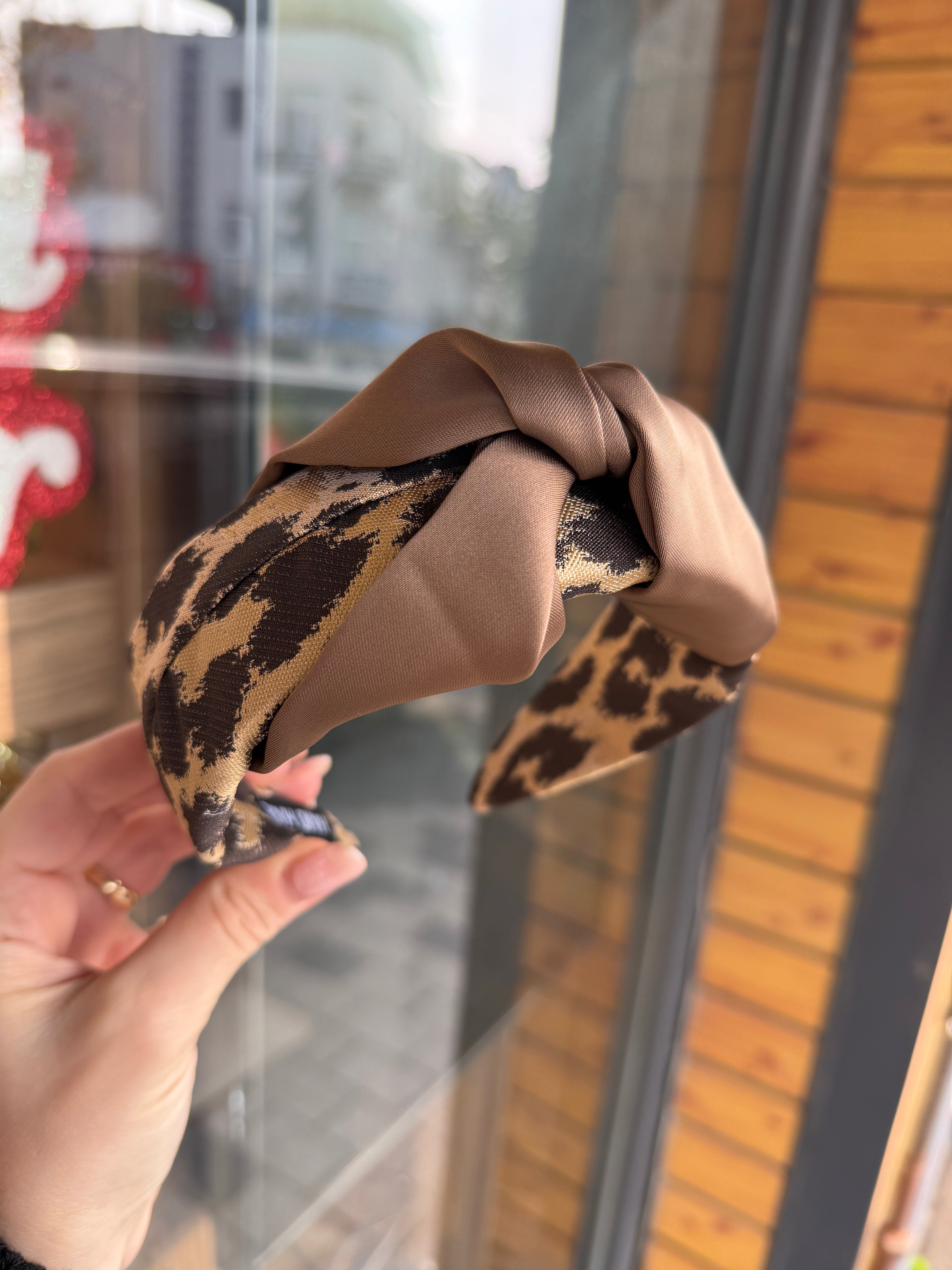 Düğüm Modelli Leopar Desen Taç Toka Vizon