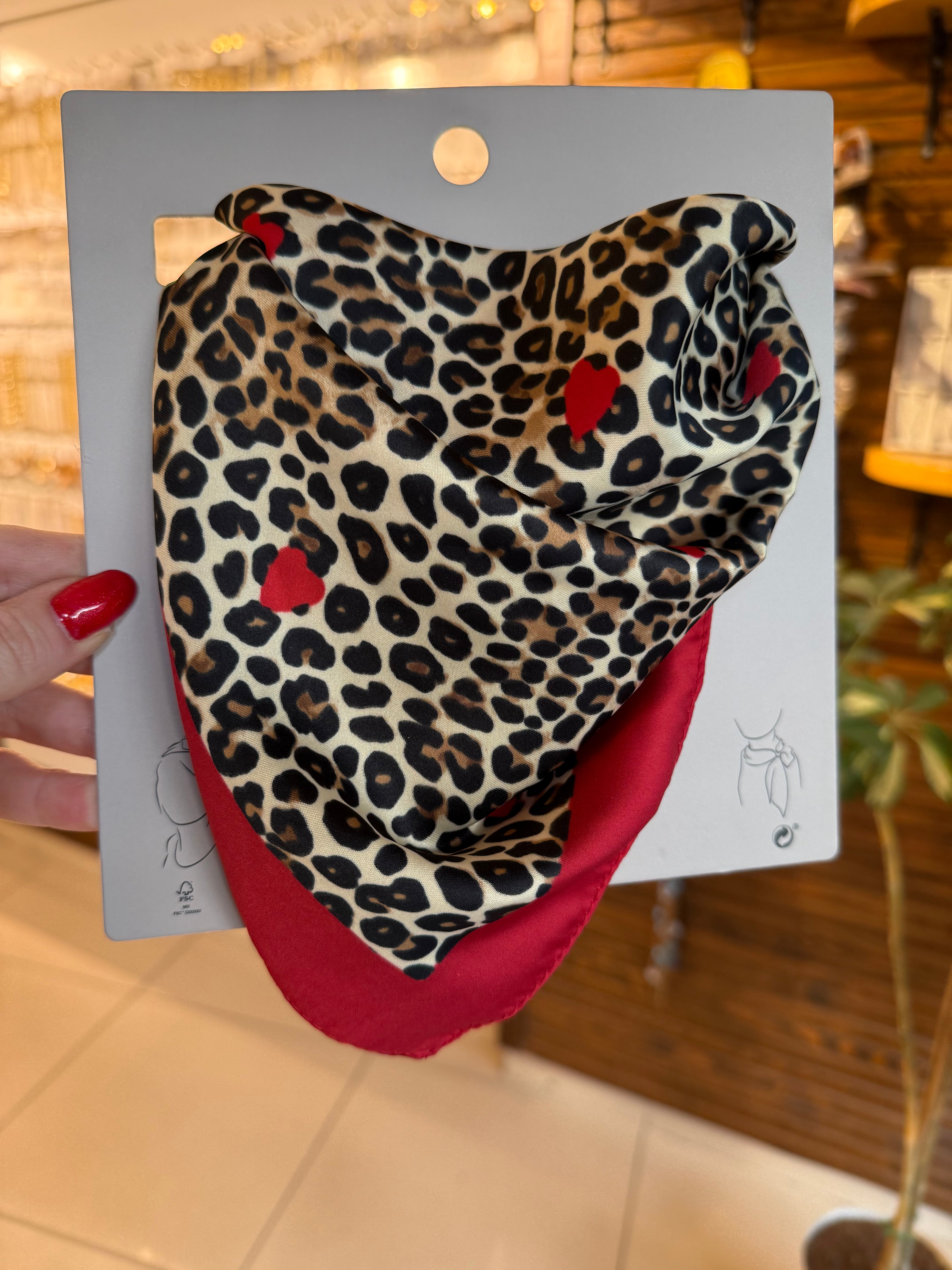 Kare Fular Toka Kırmızı Şerit Detaylı Leopar 55 x 55 cm