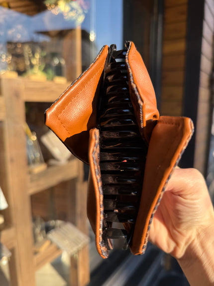 Yarısı Suni Deri Detaylı Leopar Desen Mandal Toka Orta Kahve