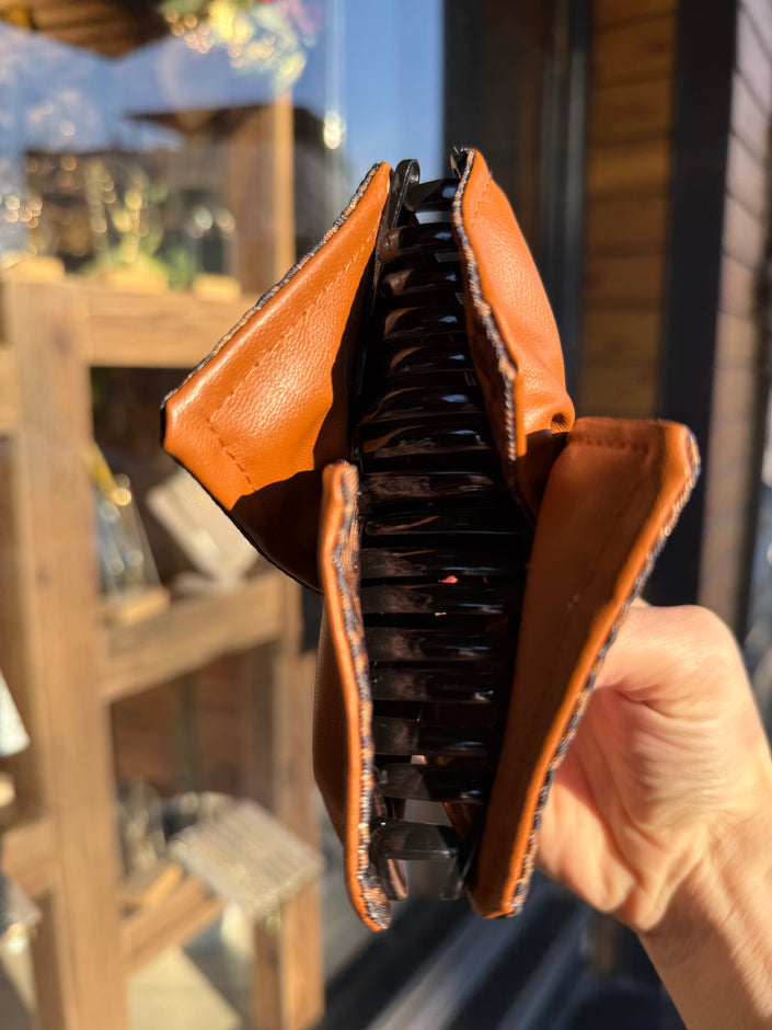 Yarısı Suni Deri Detaylı Leopar Desen Mandal Toka Orta Kahve