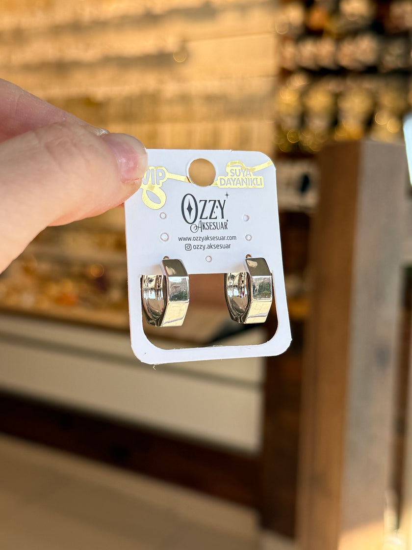 VIP Köşe Detaylı Halka Küpe Gümüş Renk