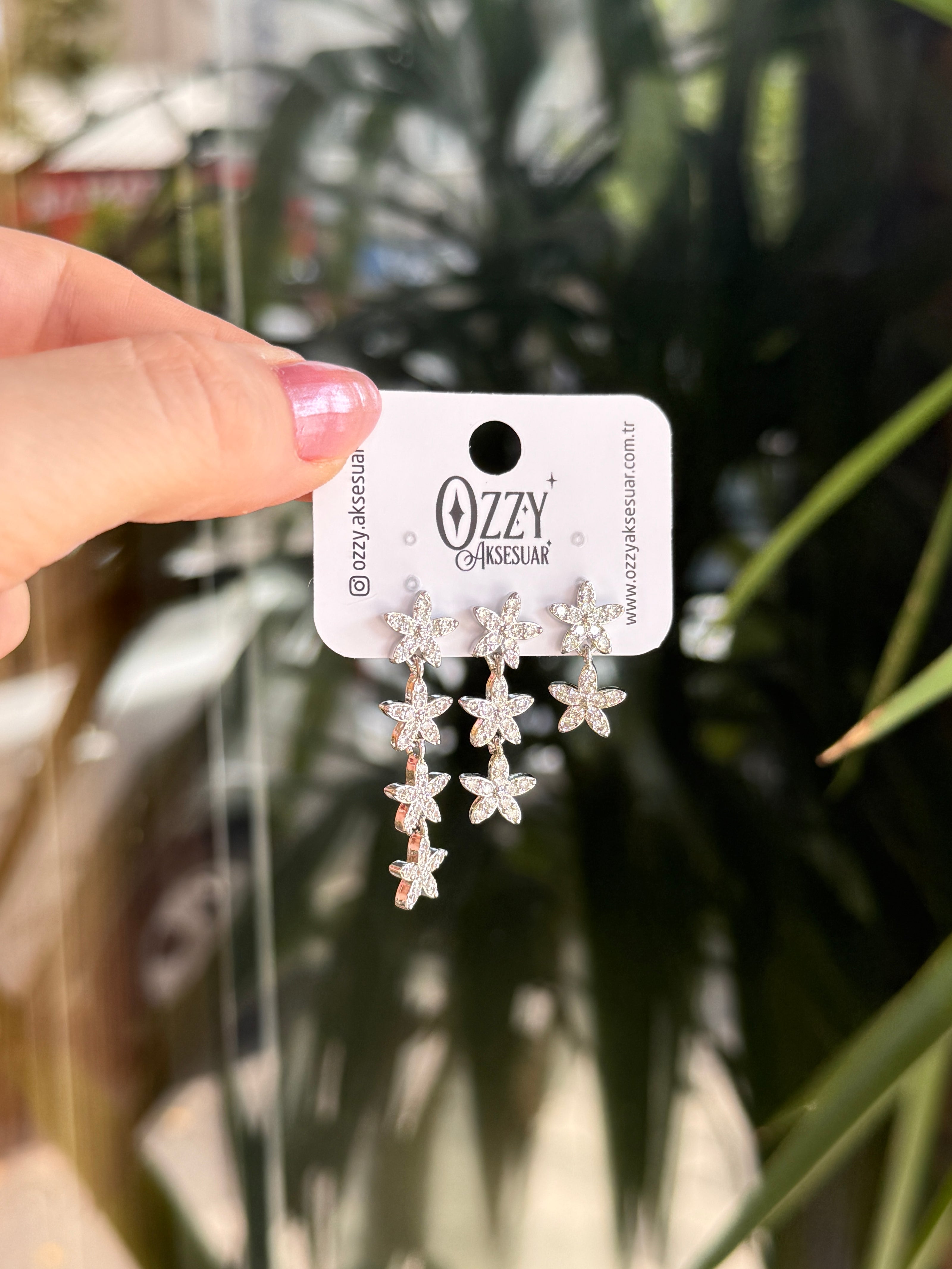 Gömme Taşlı Sallantılı Çiçek Model 3 'lü Set Küpe Gümüş Renk