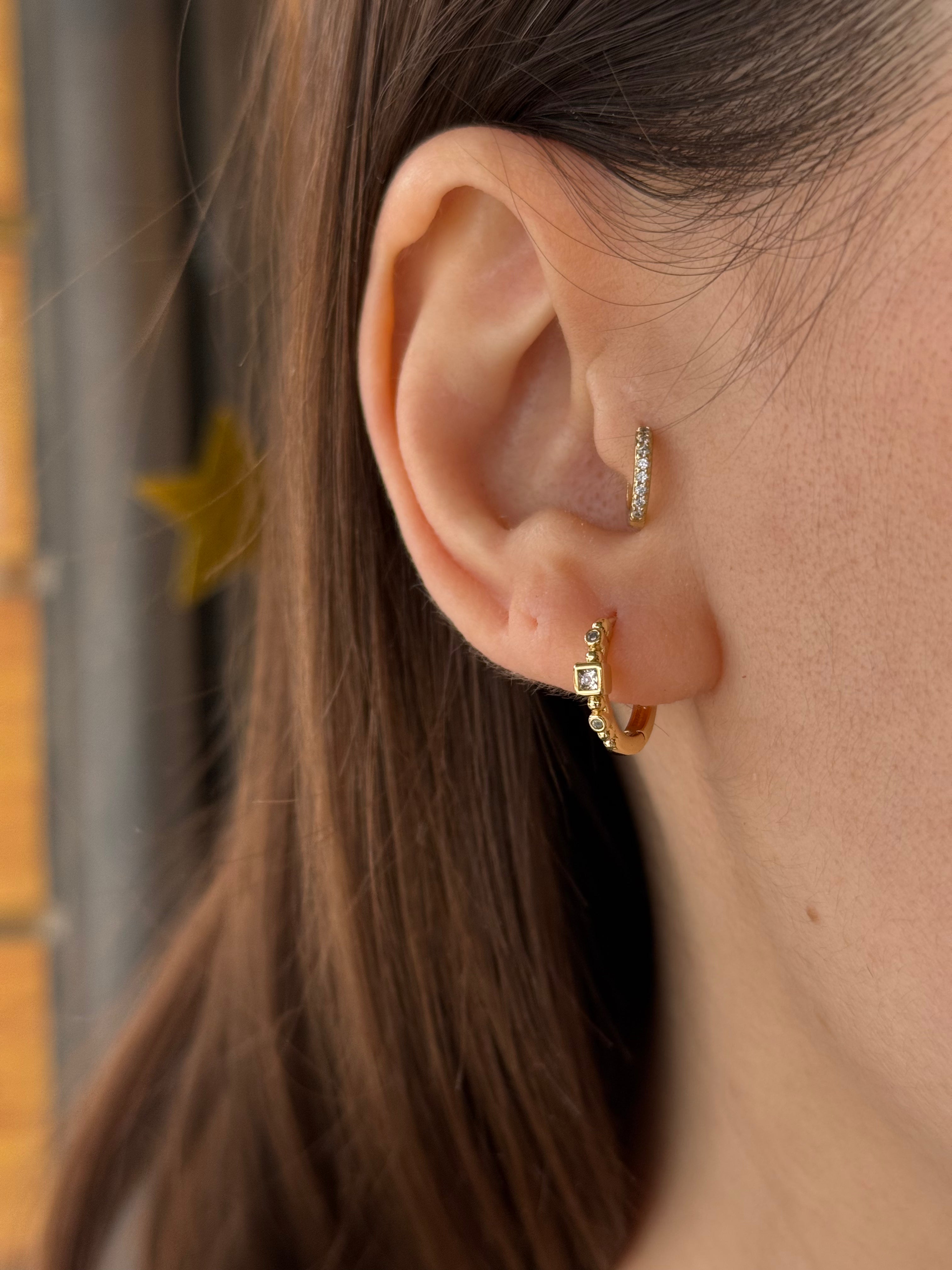 VIP Kare ve Yuvarlak Taş Detaylı Halka Küpe